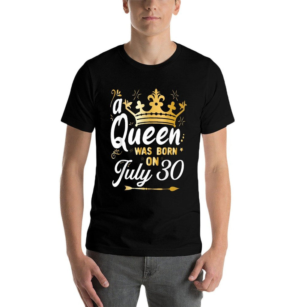 A Queen Was Born on July 30, Cute Girly July 30th Birthday  Quick-drying T-Shirt