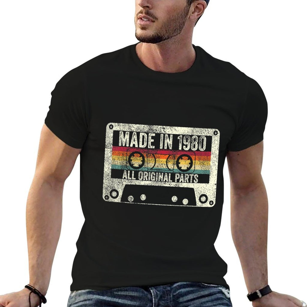 40 Years Old Vintage 1980 40th Birthday Gift Retro Men Women  Wrinkle-resistant T-Shirt